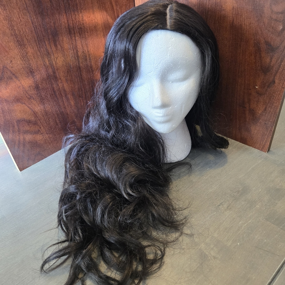 24" Wavy Black Wig